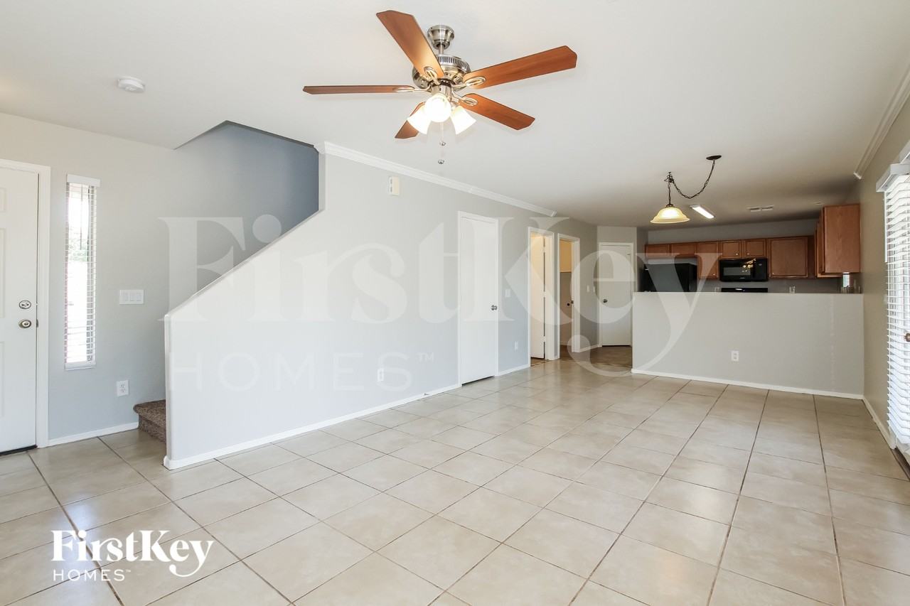 12521 W Ash St - Photo 2 of 18