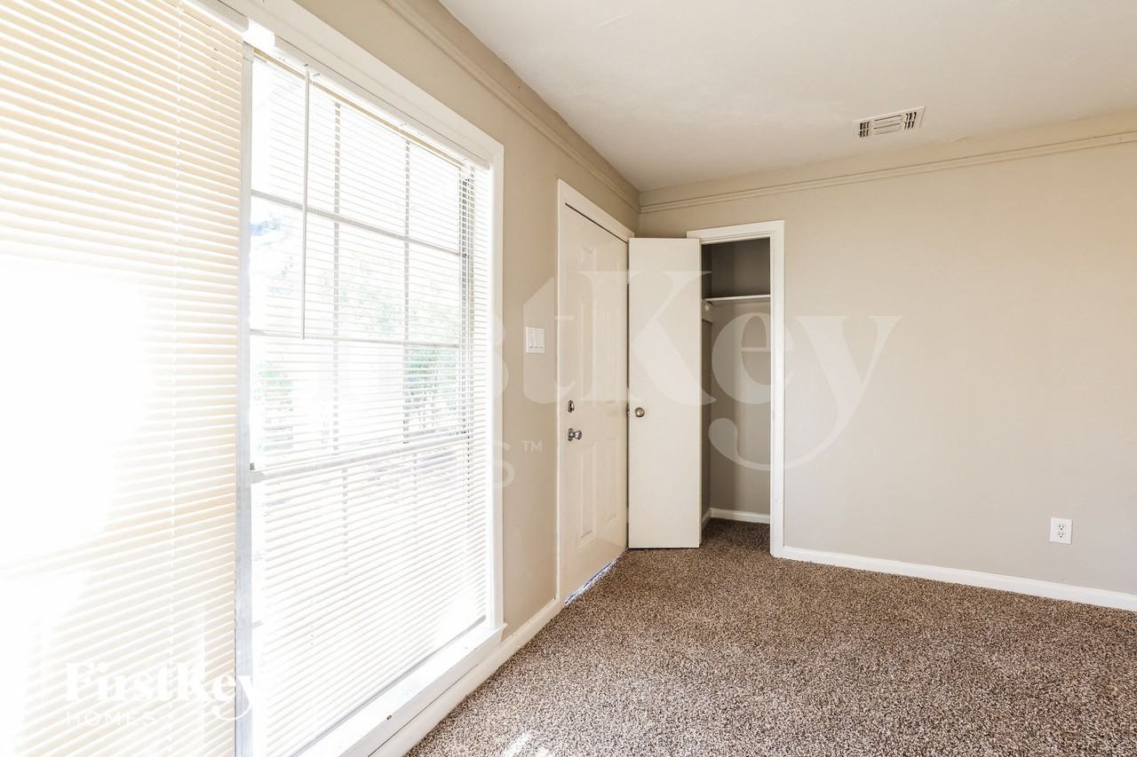 12433 Ledger Ln - Photo 3 of 17