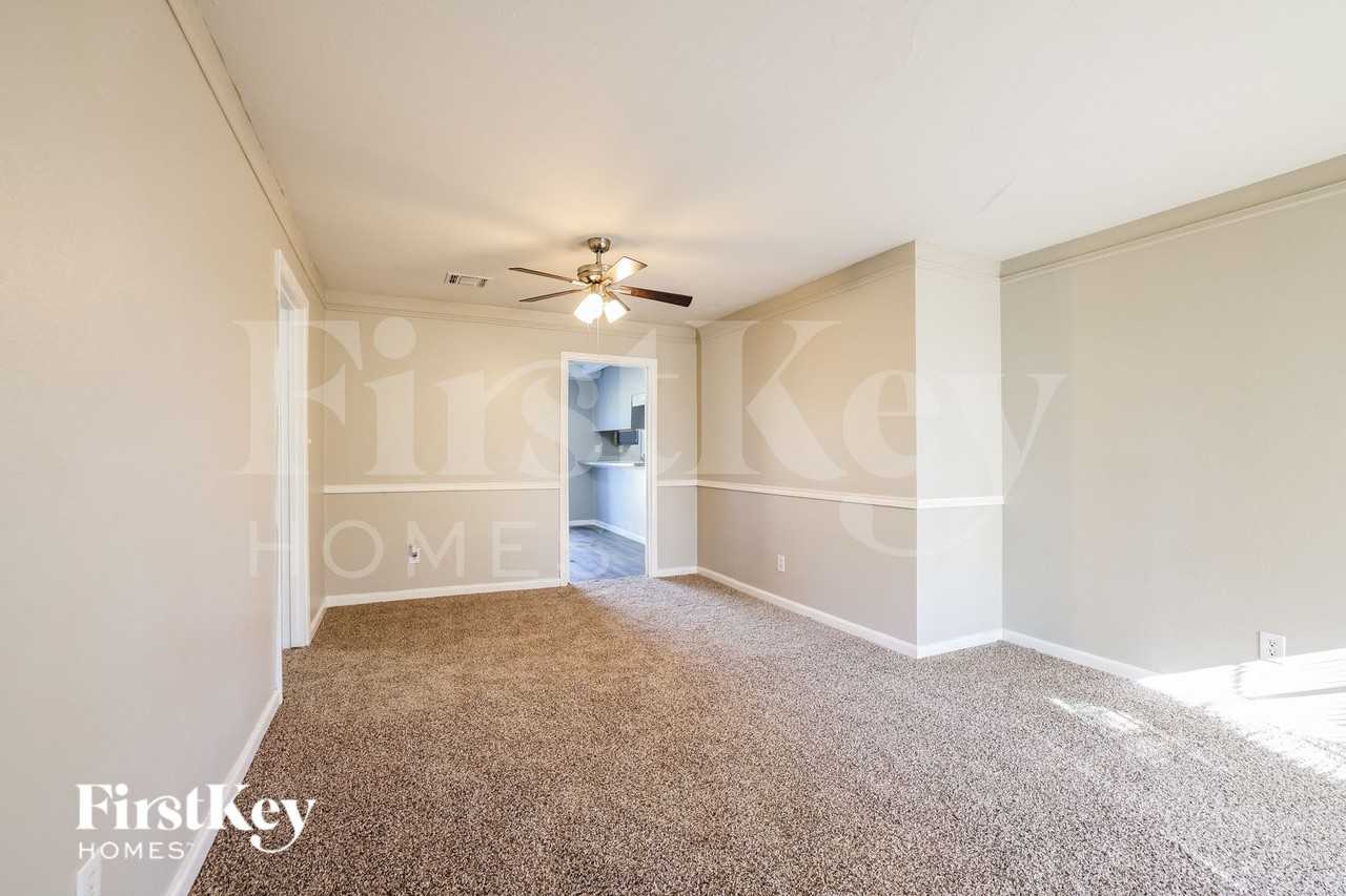 12433 Ledger Ln - Photo 4 of 17