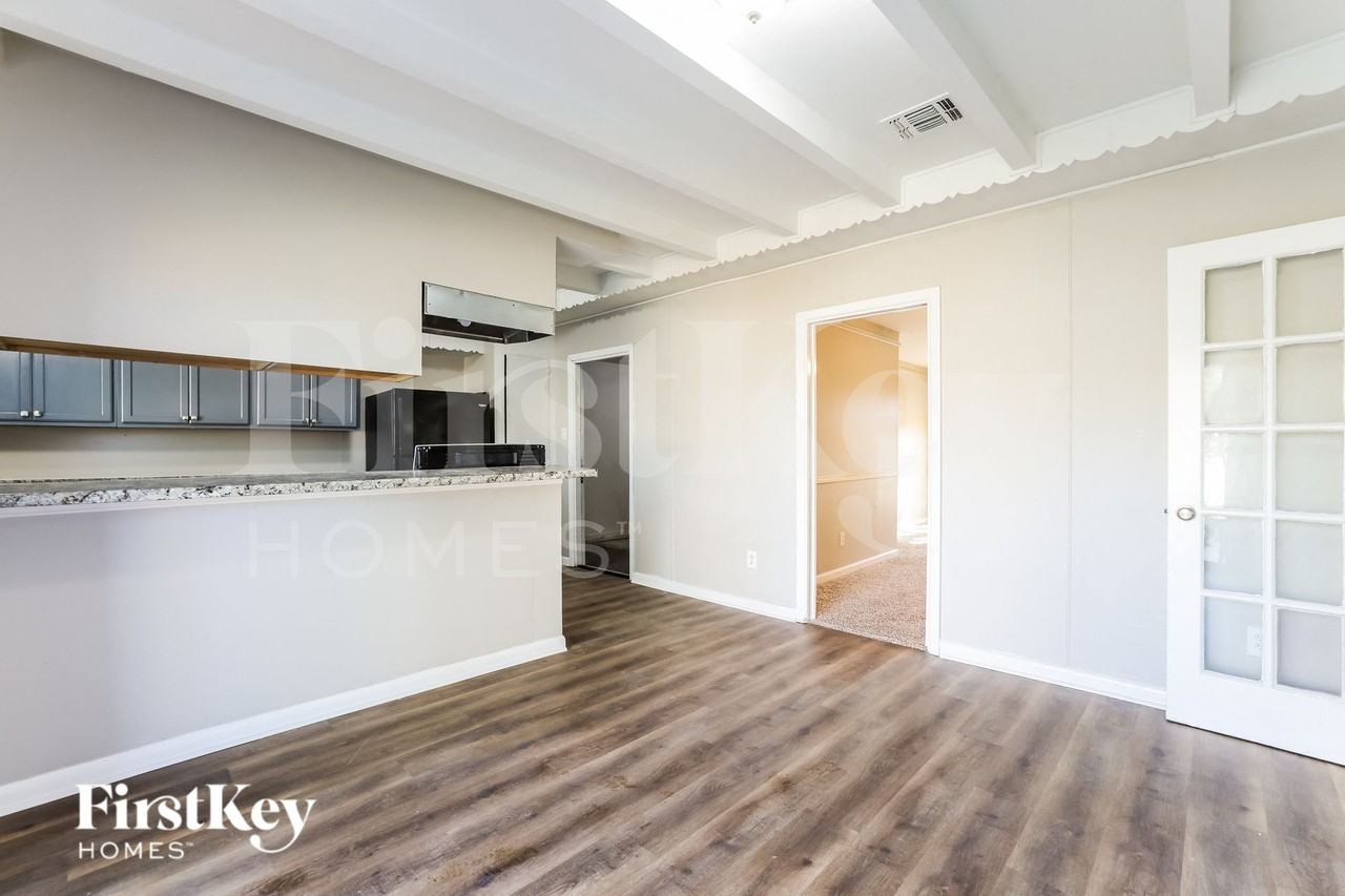 12433 Ledger Ln - Photo 6 of 17