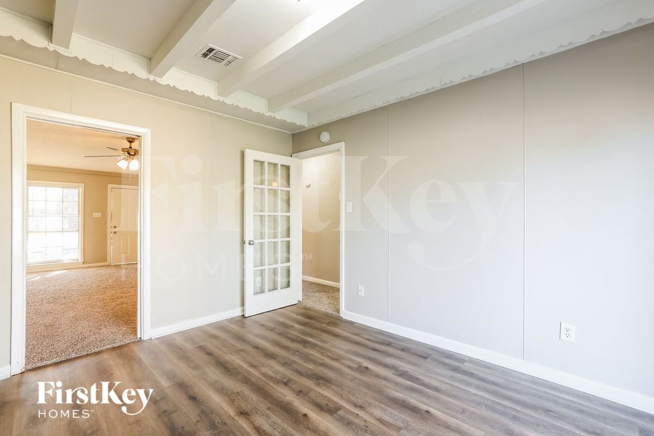 12433 Ledger Ln - Photo 7 of 17