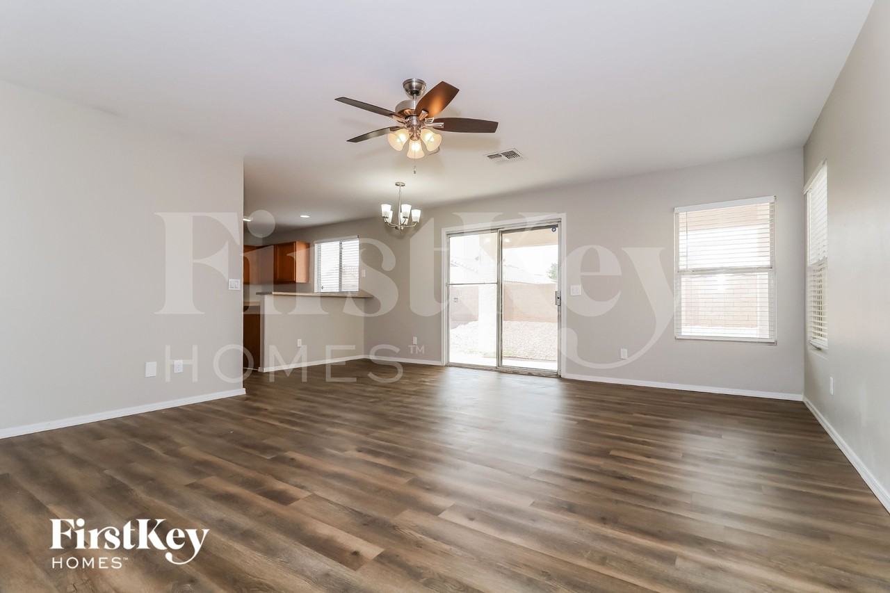 12214 W Flores Dr - Photo 4 of 15