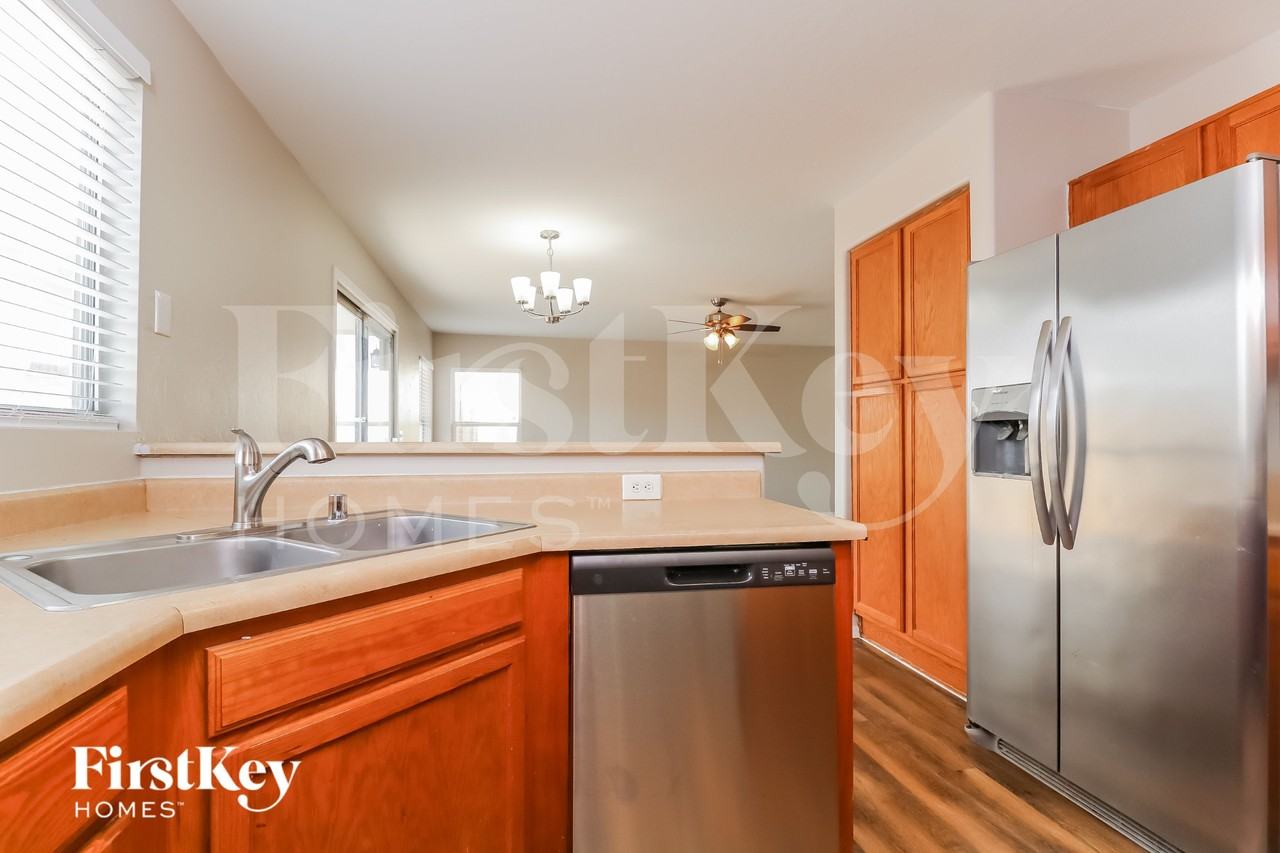 12214 W Flores Dr - Photo 5 of 15