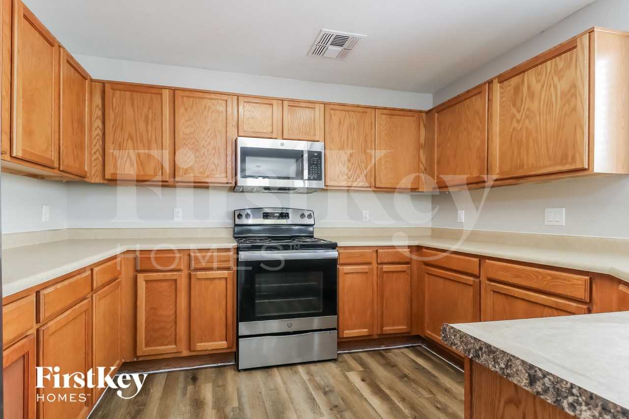 12214 W Flores Dr - Photo 6 of 15