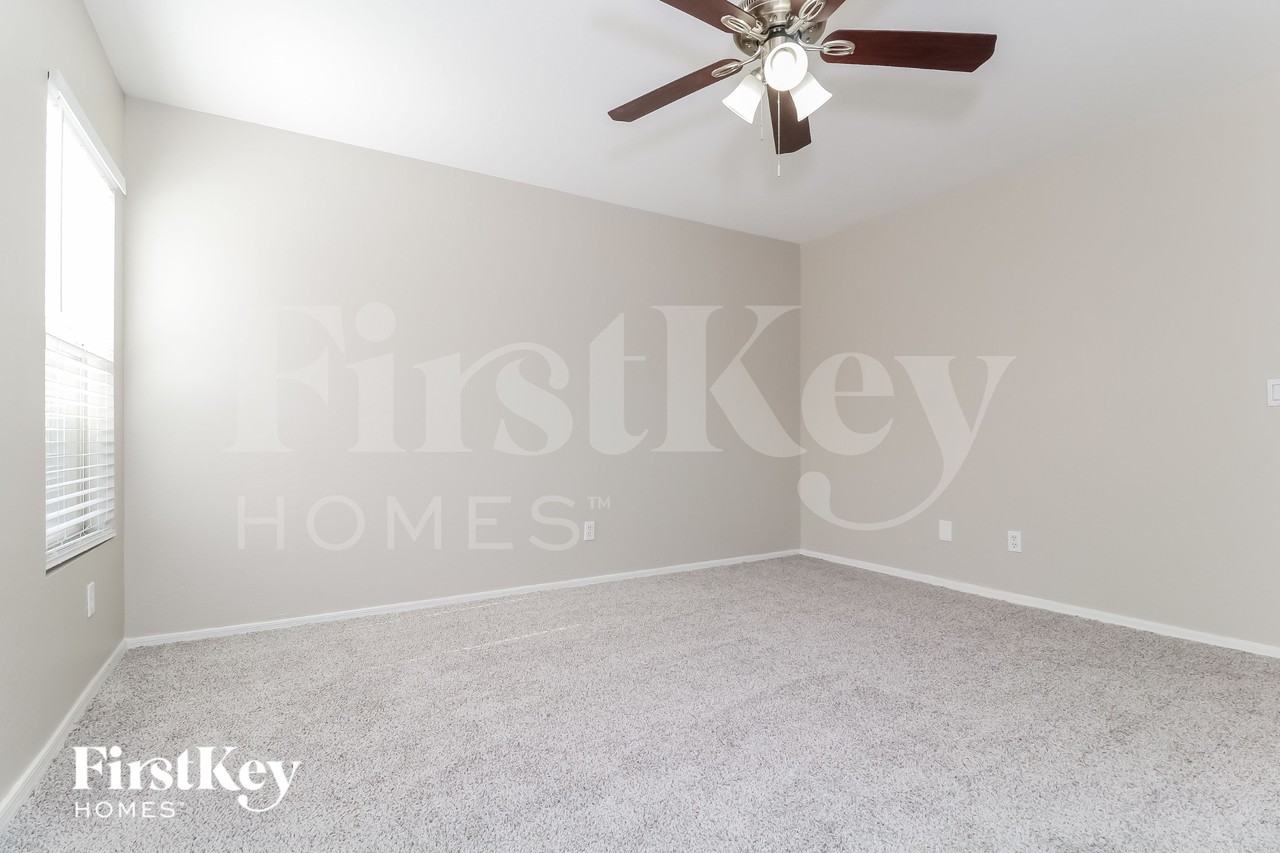 12214 W Flores Dr - Photo 7 of 15