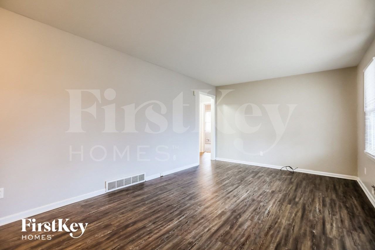 10508 E 33rd Ter S - Photo 3 of 15