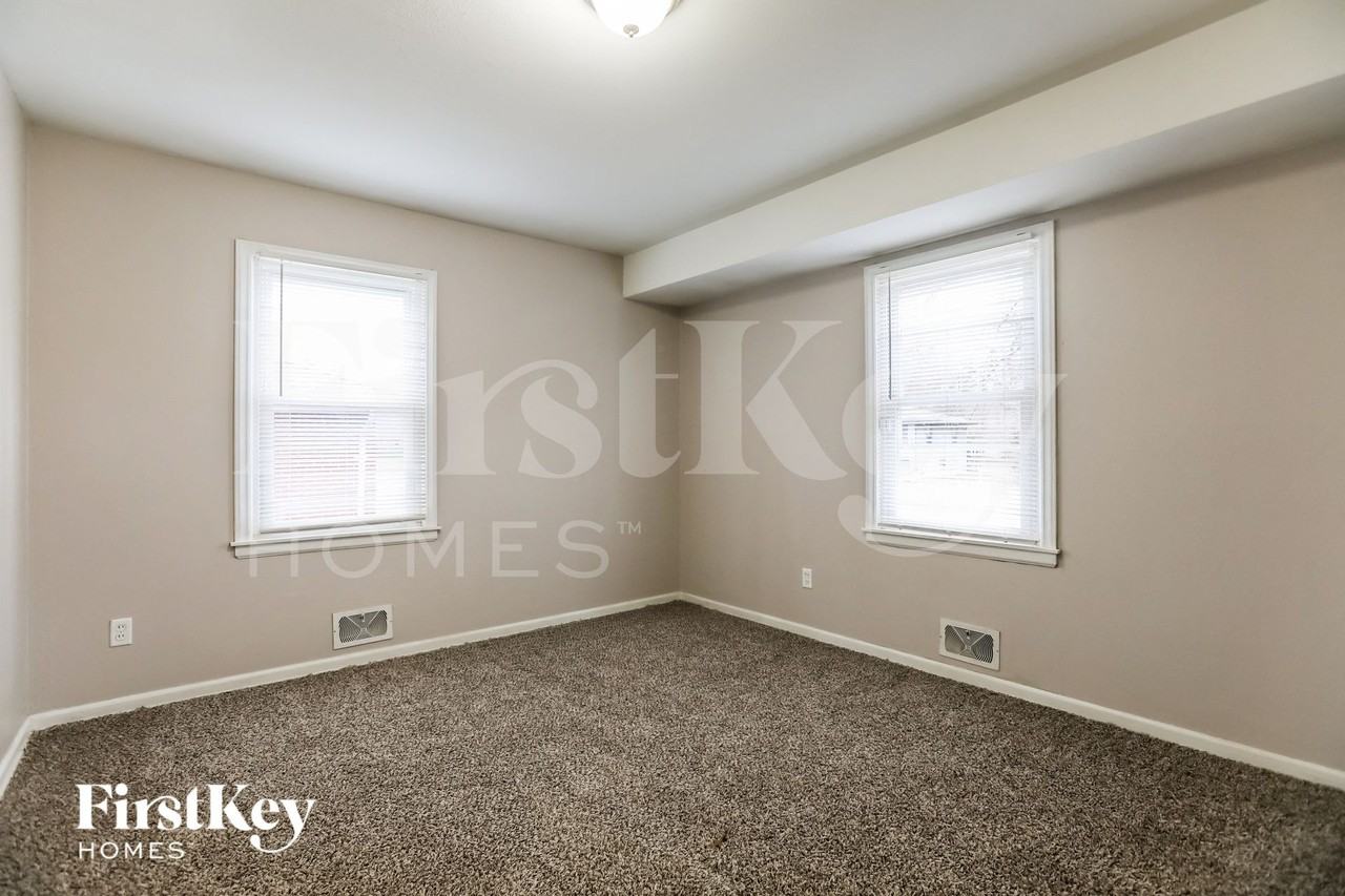 10508 E 33rd Ter S - Photo 7 of 15