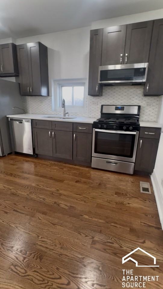 1719 W 18th St #3F - Photo 2 of 12