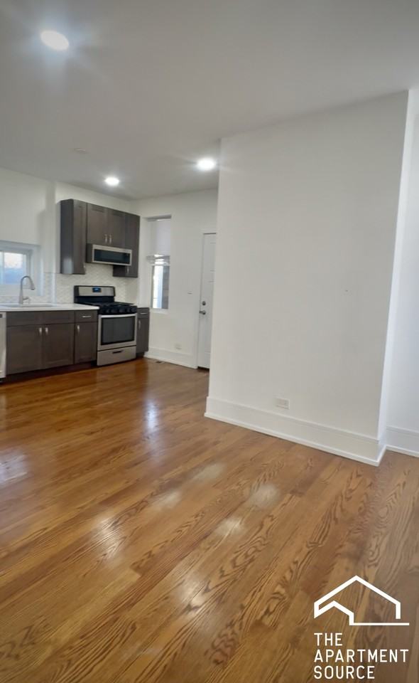 1719 W 18th St #3F - Photo 5 of 12