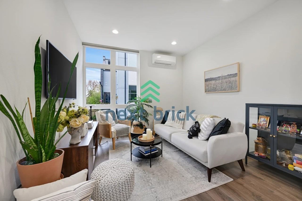 1319 Nw 85th St - Photo 3 of 16