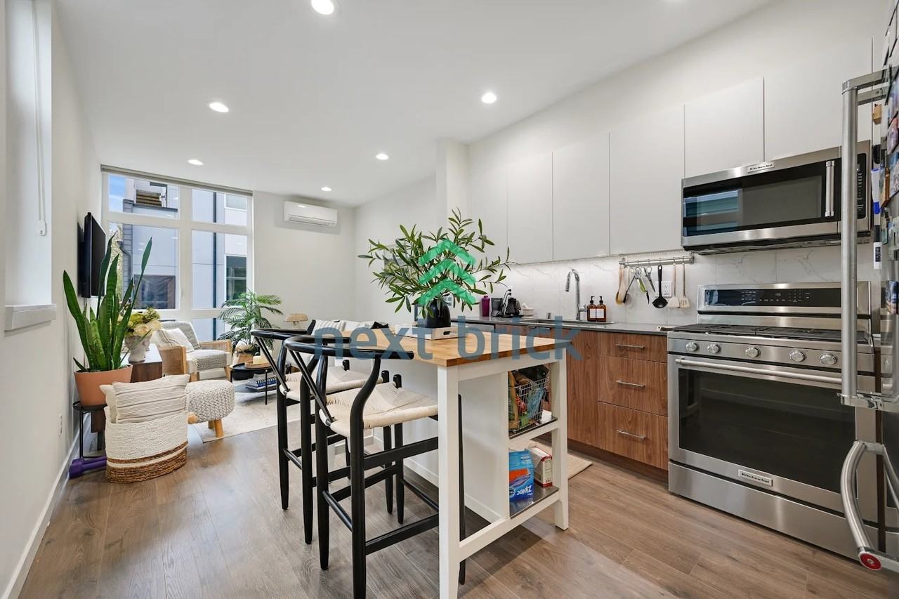 1319 Nw 85th St - Photo 4 of 16