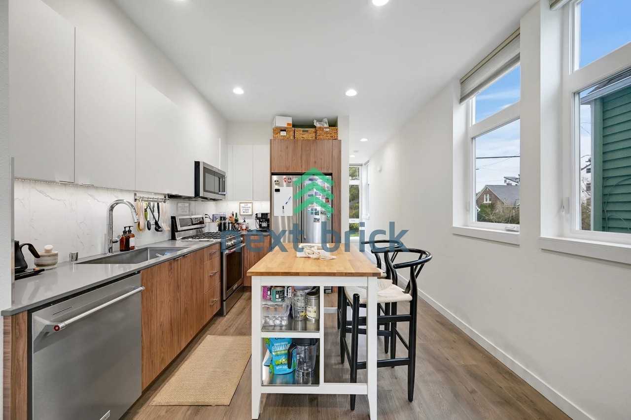 1319 Nw 85th St - Photo 6 of 16