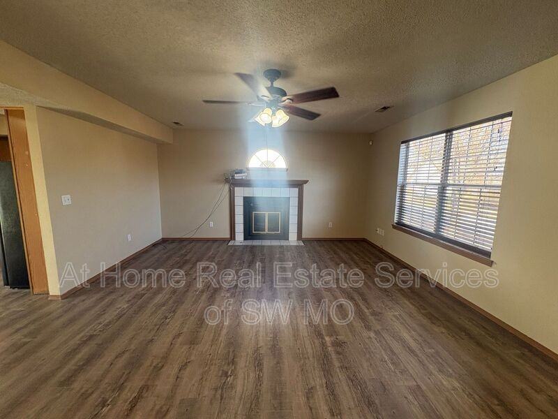 5637 S Aaron Ave - Photo 2 of 19