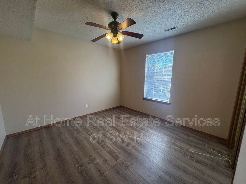 5637 S Aaron Ave - Photo 5 of 19