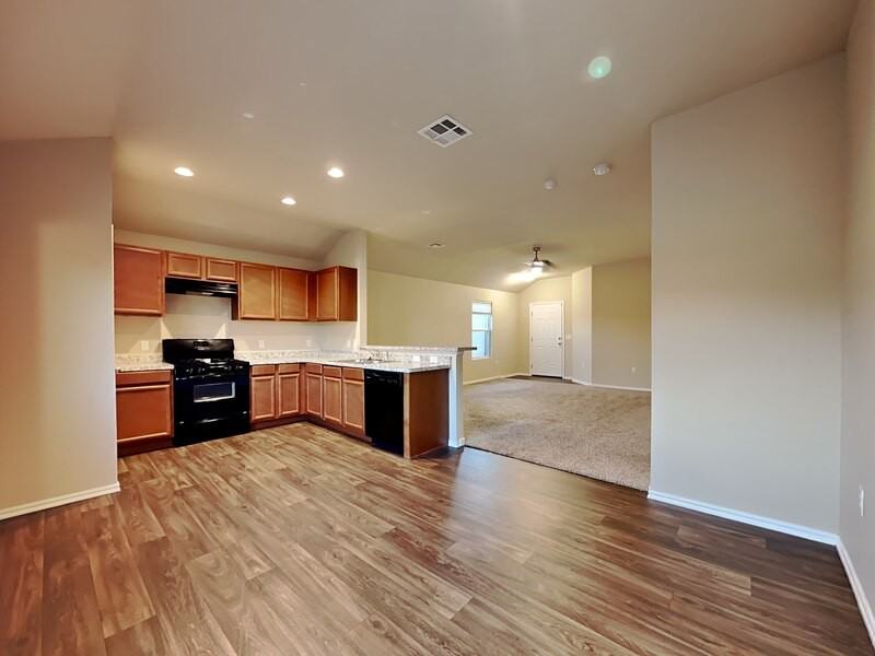 13108 Bridgewater Ct - Photo 5 of 20