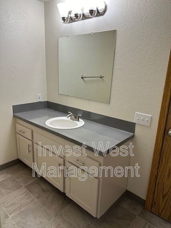 1811 Kingsley Rd #2 - Photo 5 of 10