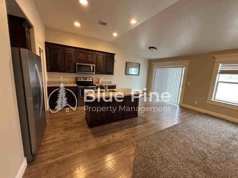 5181 Ryanne Way - Photo 4 of 23