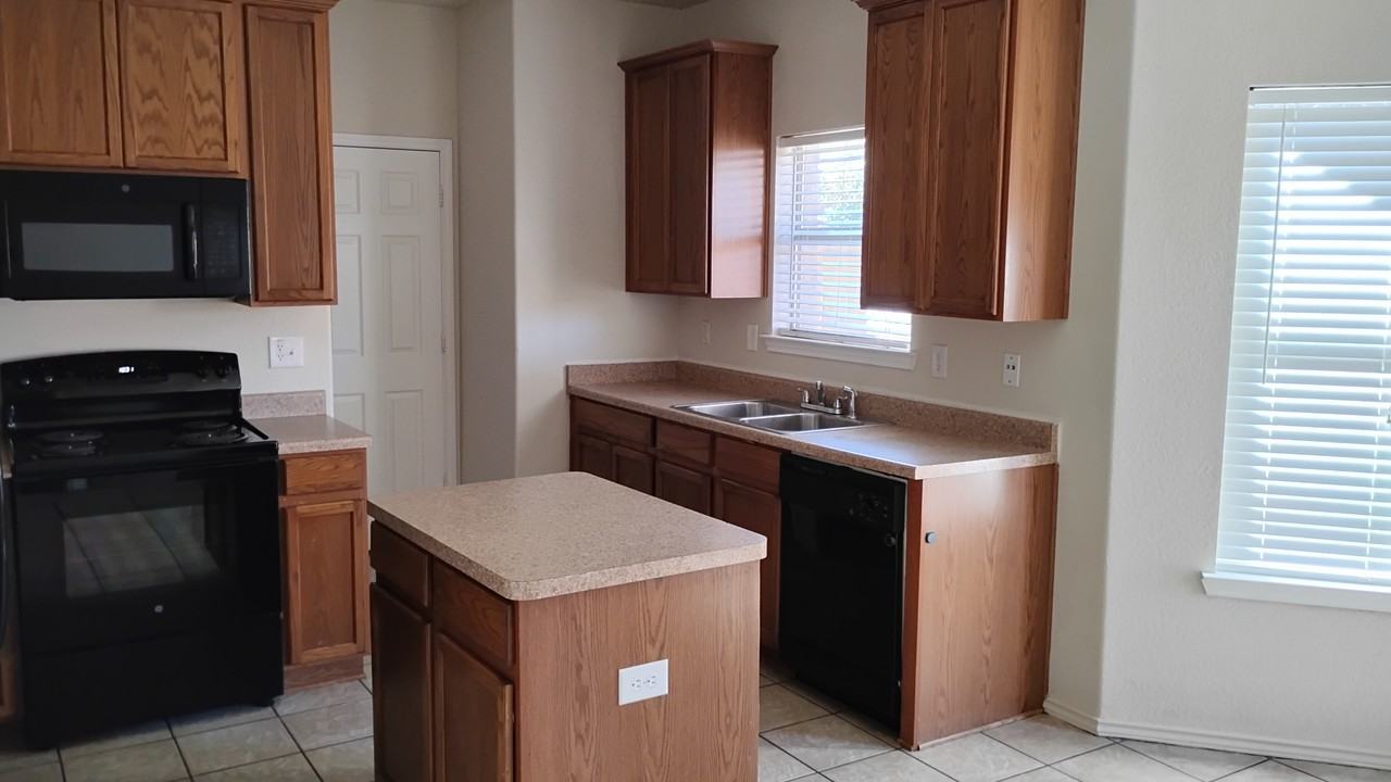 6615 Old Theater Rd - Photo 4 of 22