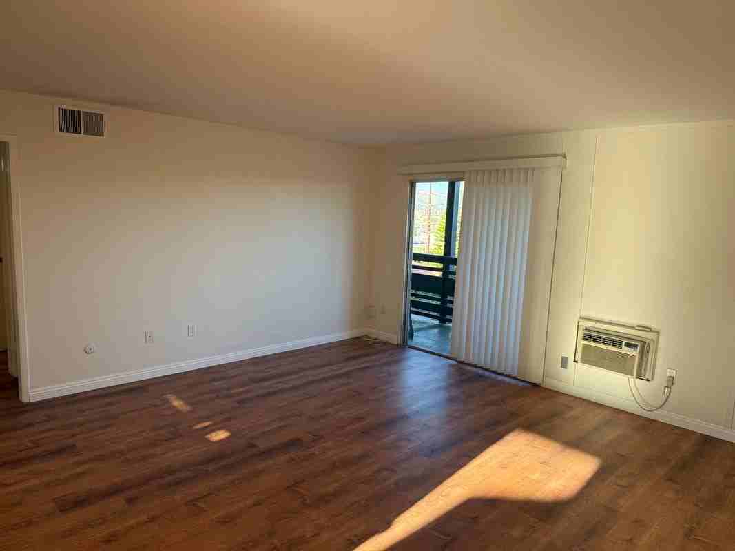 526 S Tulip St ##2 - Photo 3 of 12