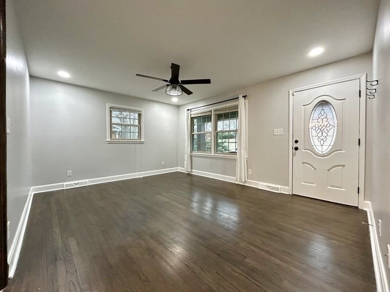 5922 Amity Pl - Photo 4 of 36