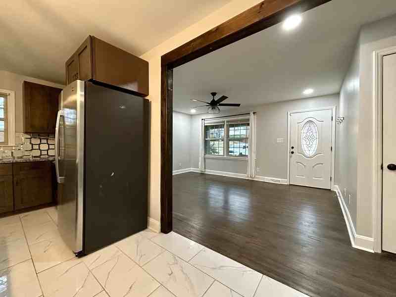 5922 Amity Pl - Photo 7 of 36