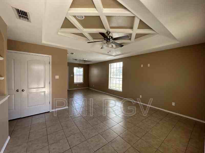 200 W Amy Dr - Photo 2 of 17