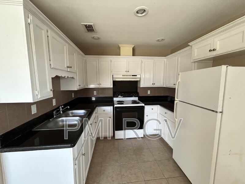 200 W Amy Dr - Photo 5 of 17