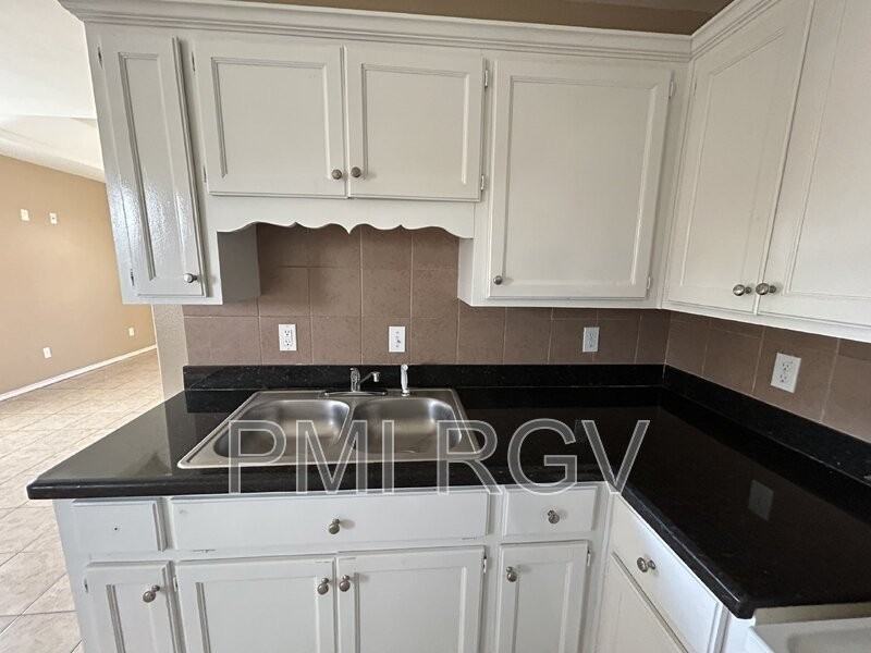 200 W Amy Dr - Photo 6 of 17