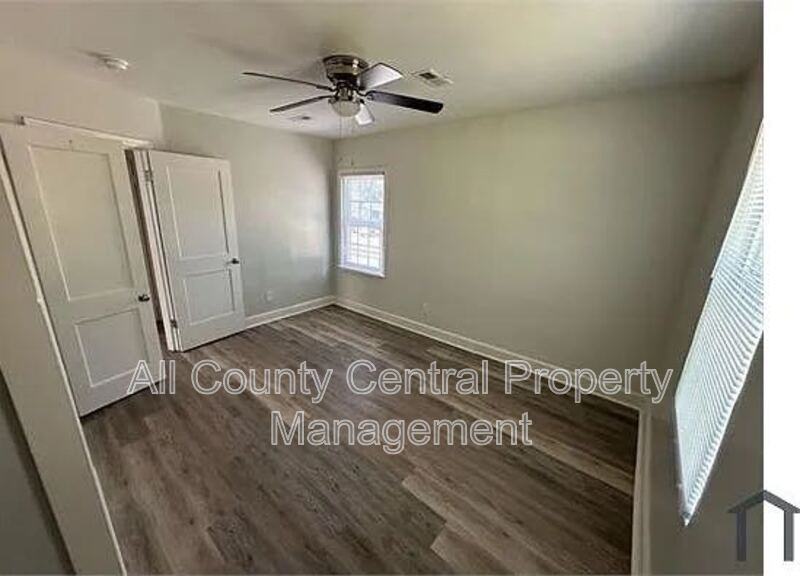 1601 Center St S - Photo 3 of 7