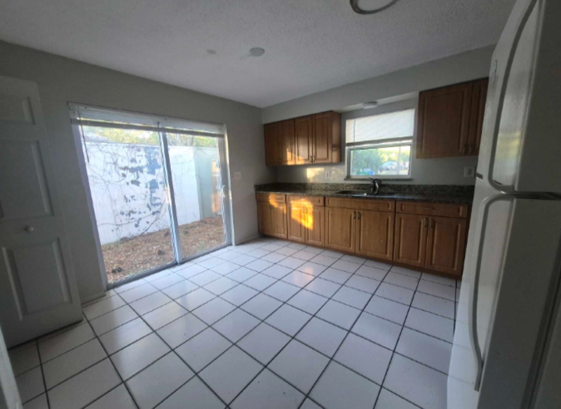 15117 Avalon Ave #A - Photo 3 of 14