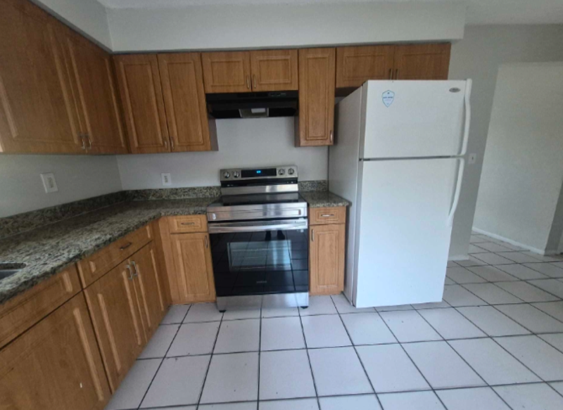 15117 Avalon Ave #A - Photo 4 of 14