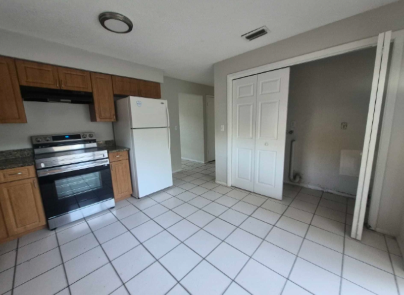 15117 Avalon Ave #A - Photo 5 of 14