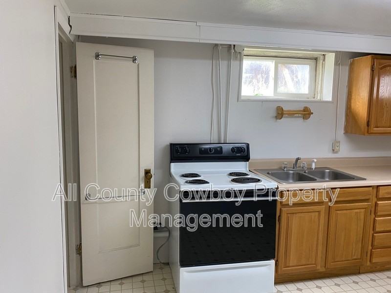 310 S 12th St #A - Photo 4 of 7