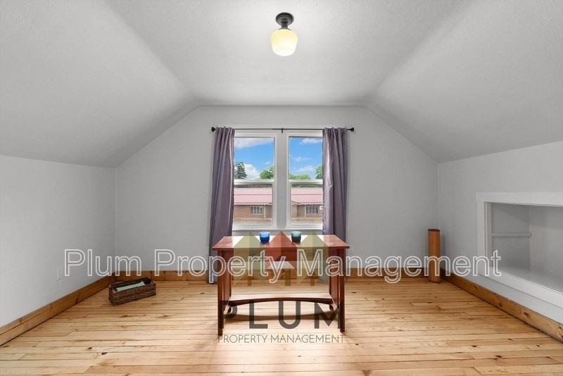 208 Cedar St - Photo 3 of 29