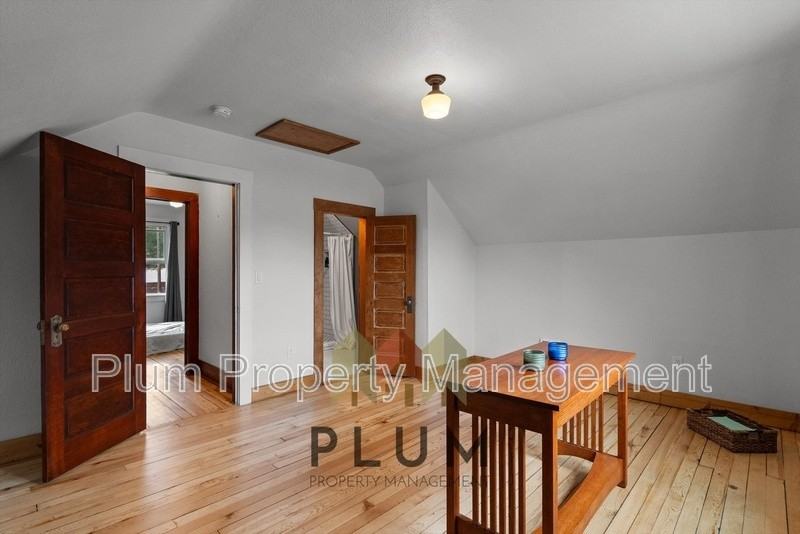 208 Cedar St - Photo 4 of 29