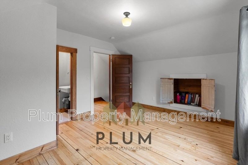 208 Cedar St - Photo 7 of 29