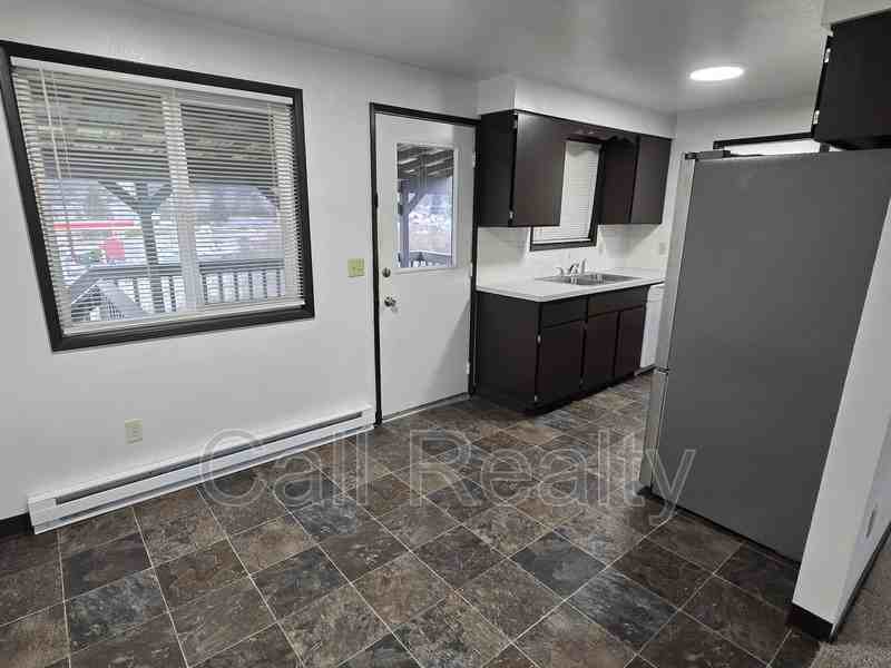 3324 S Raymond Cir - Photo 5 of 12