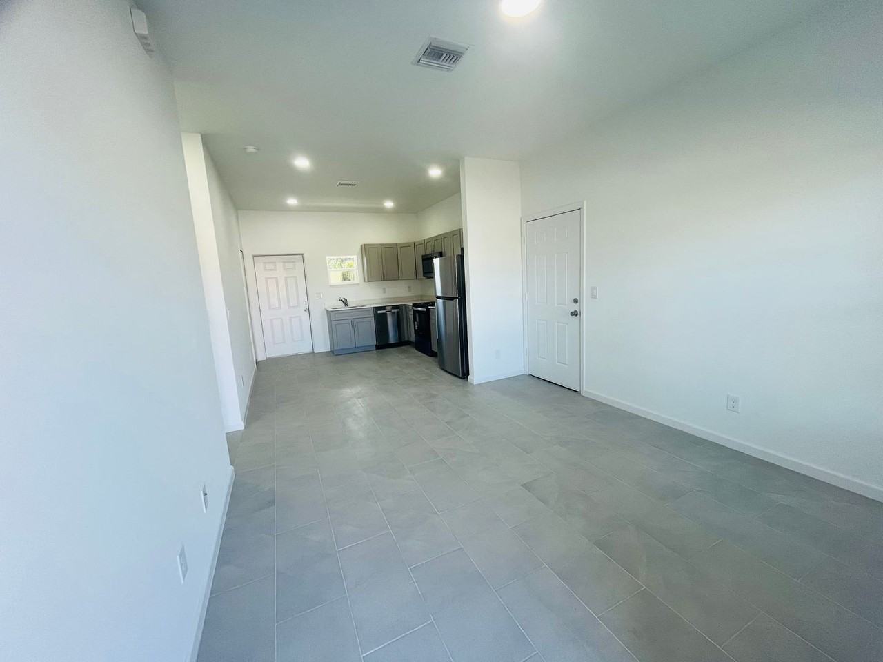 920 Citrus Ave S - Photo 4 of 16