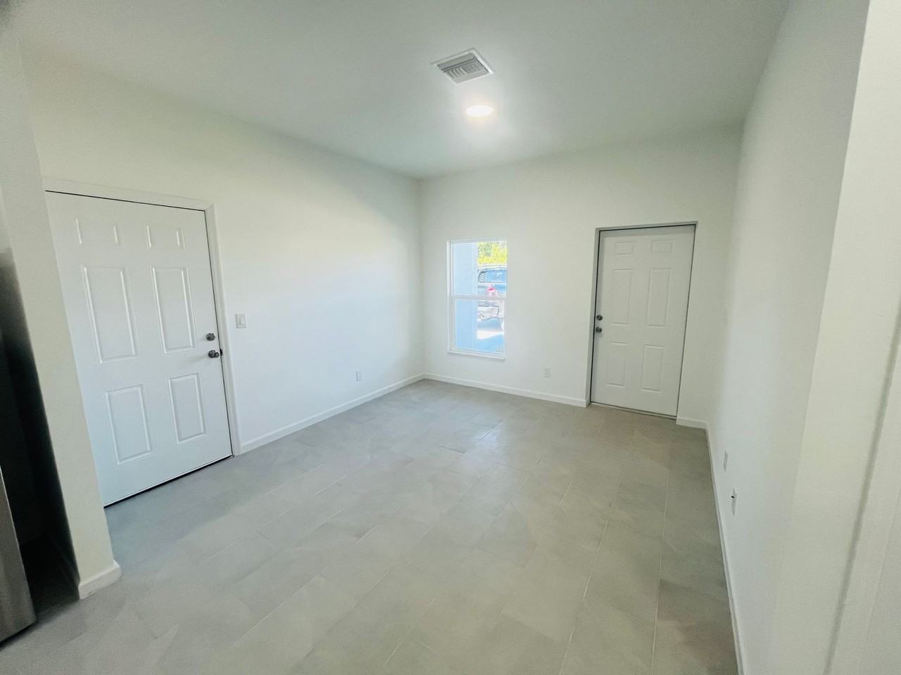 920 Citrus Ave S - Photo 5 of 16