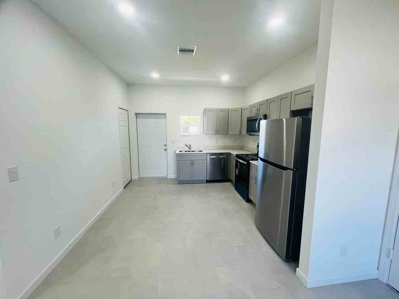 920 Citrus Ave S - Photo 7 of 16