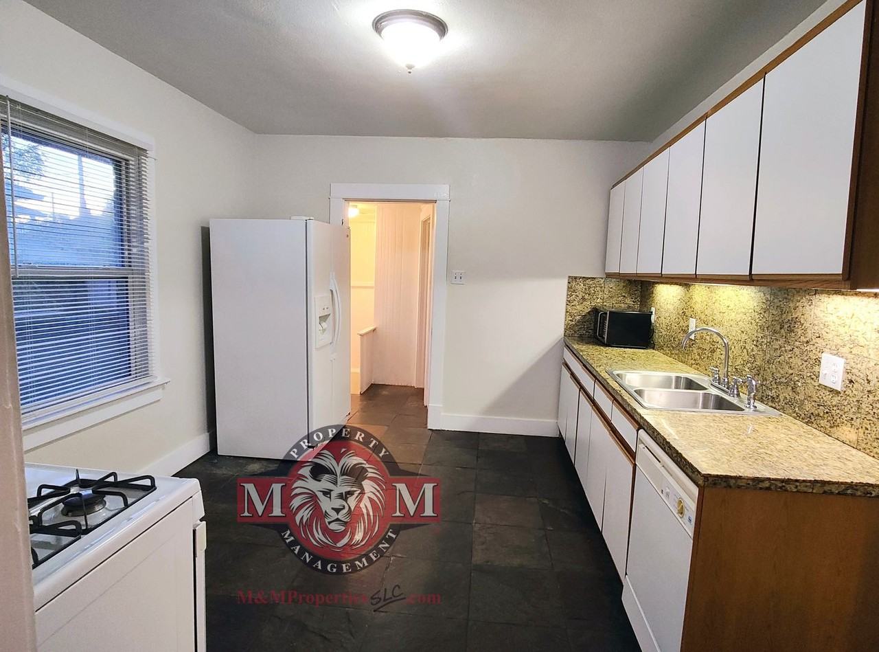 7680 S Lincoln St - Photo 7 of 32