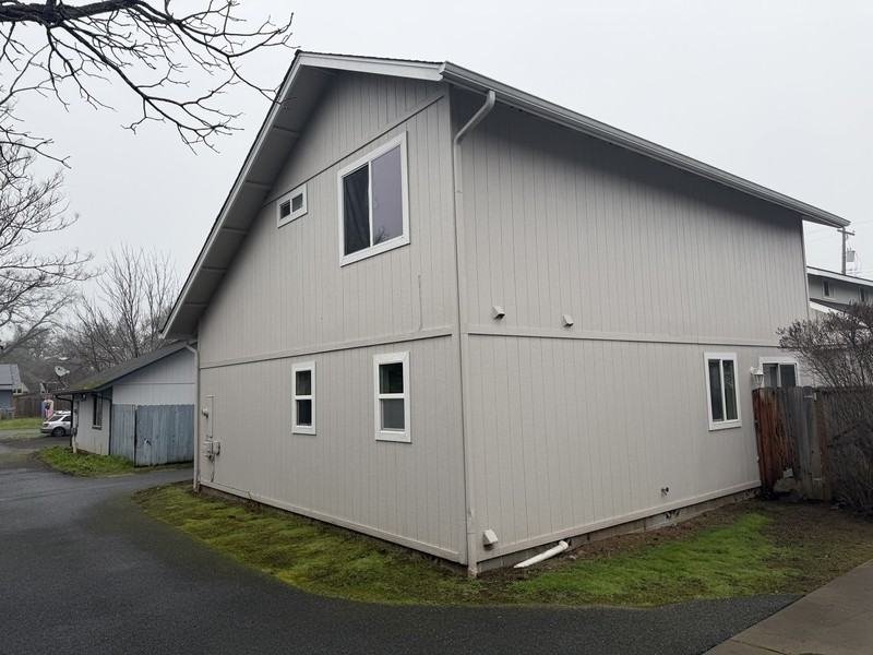 241 Ne School St - Photo 2 of 6