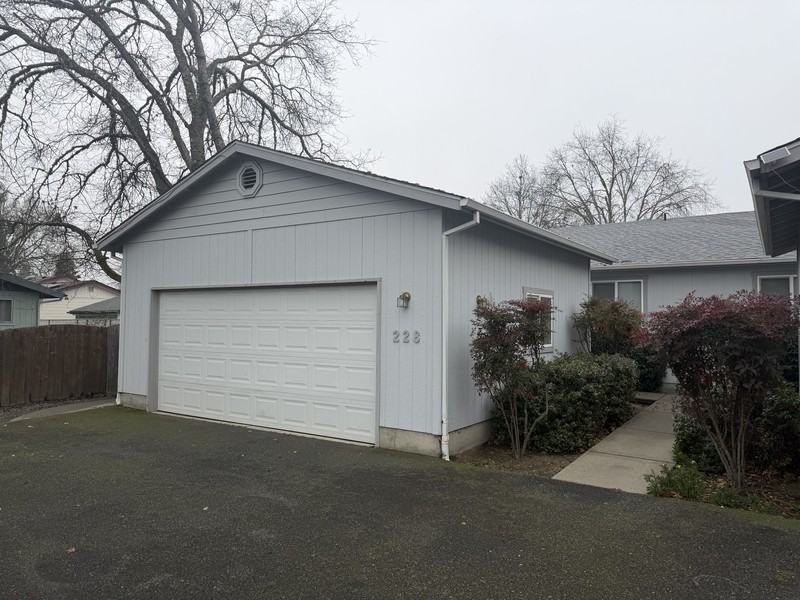 228 Sw Westholm Ave - Photo 2 of 49