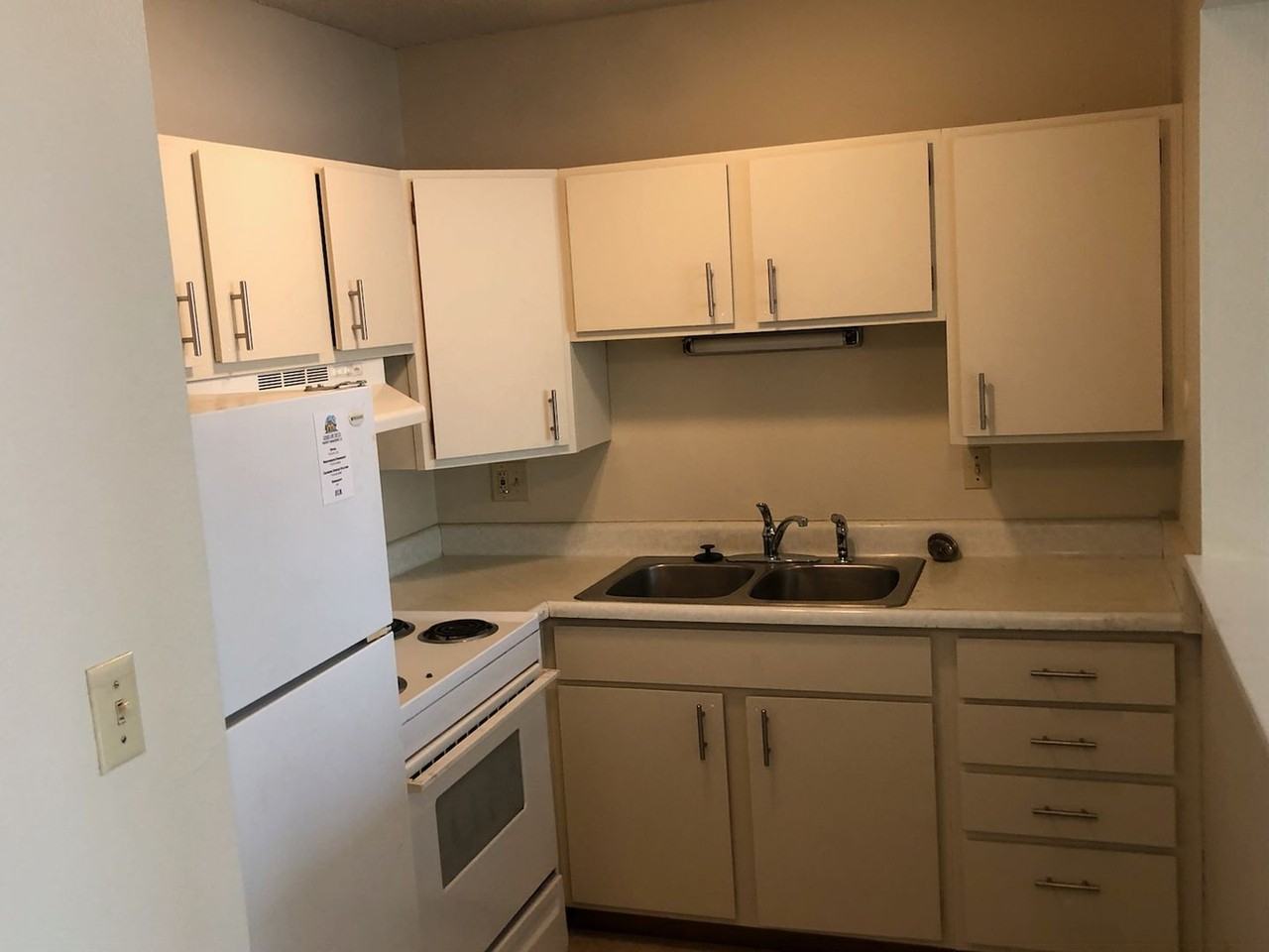 Hancock Avenue 229 North - Photo 5 of 25