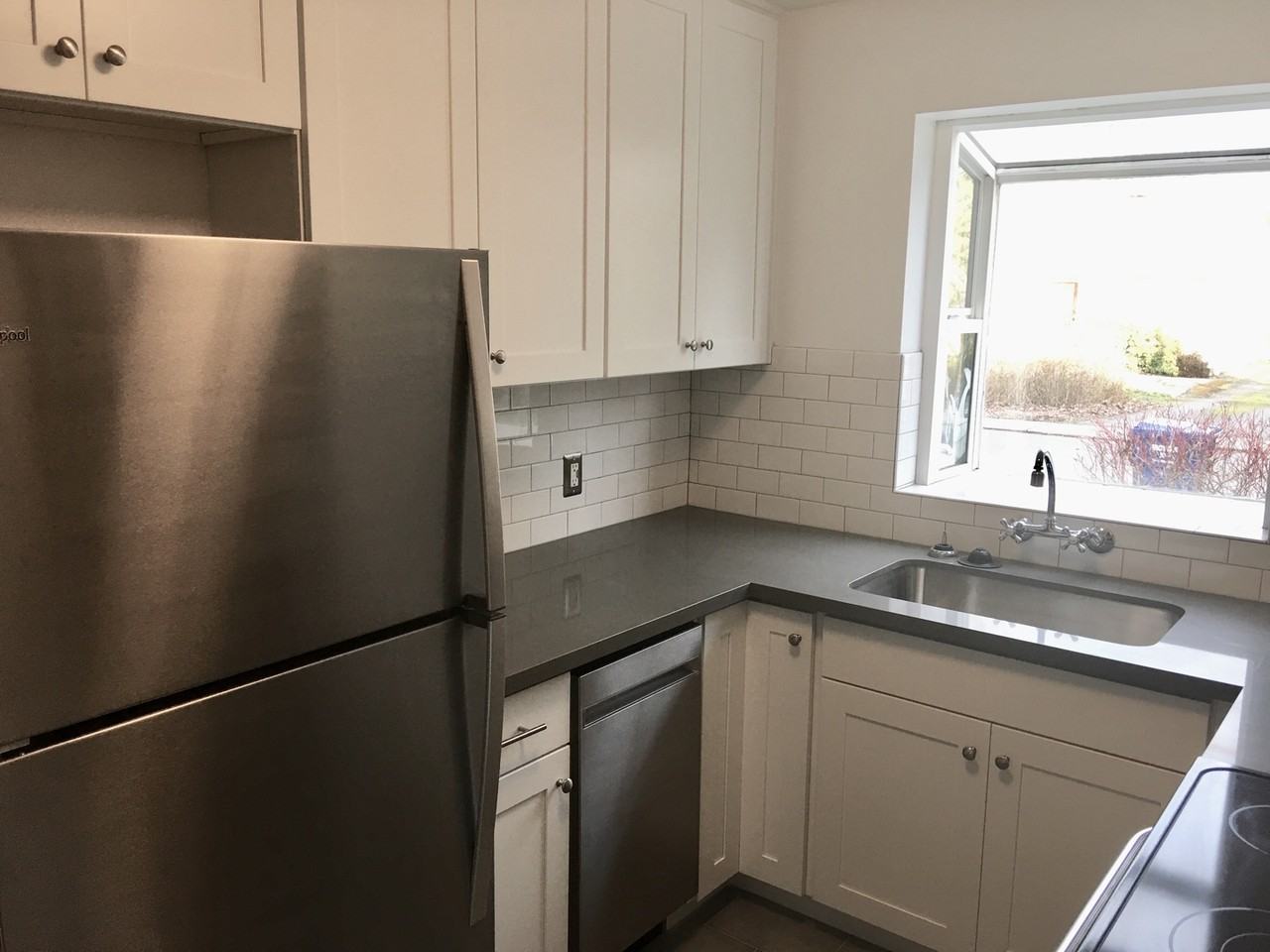 10709 Phinney Ave N - Photo 3 of 18