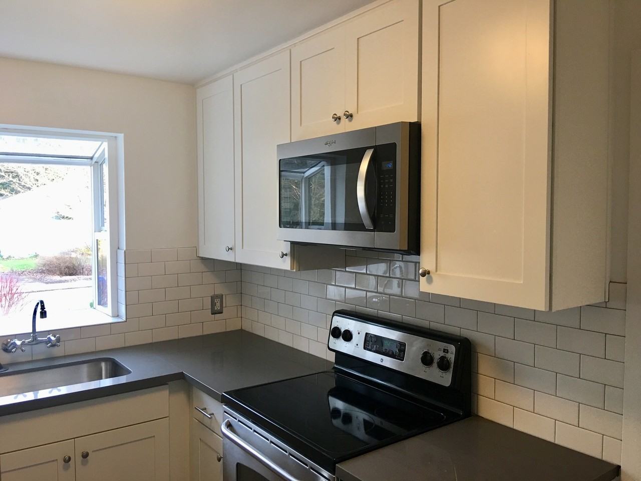 10709 Phinney Ave N - Photo 4 of 18