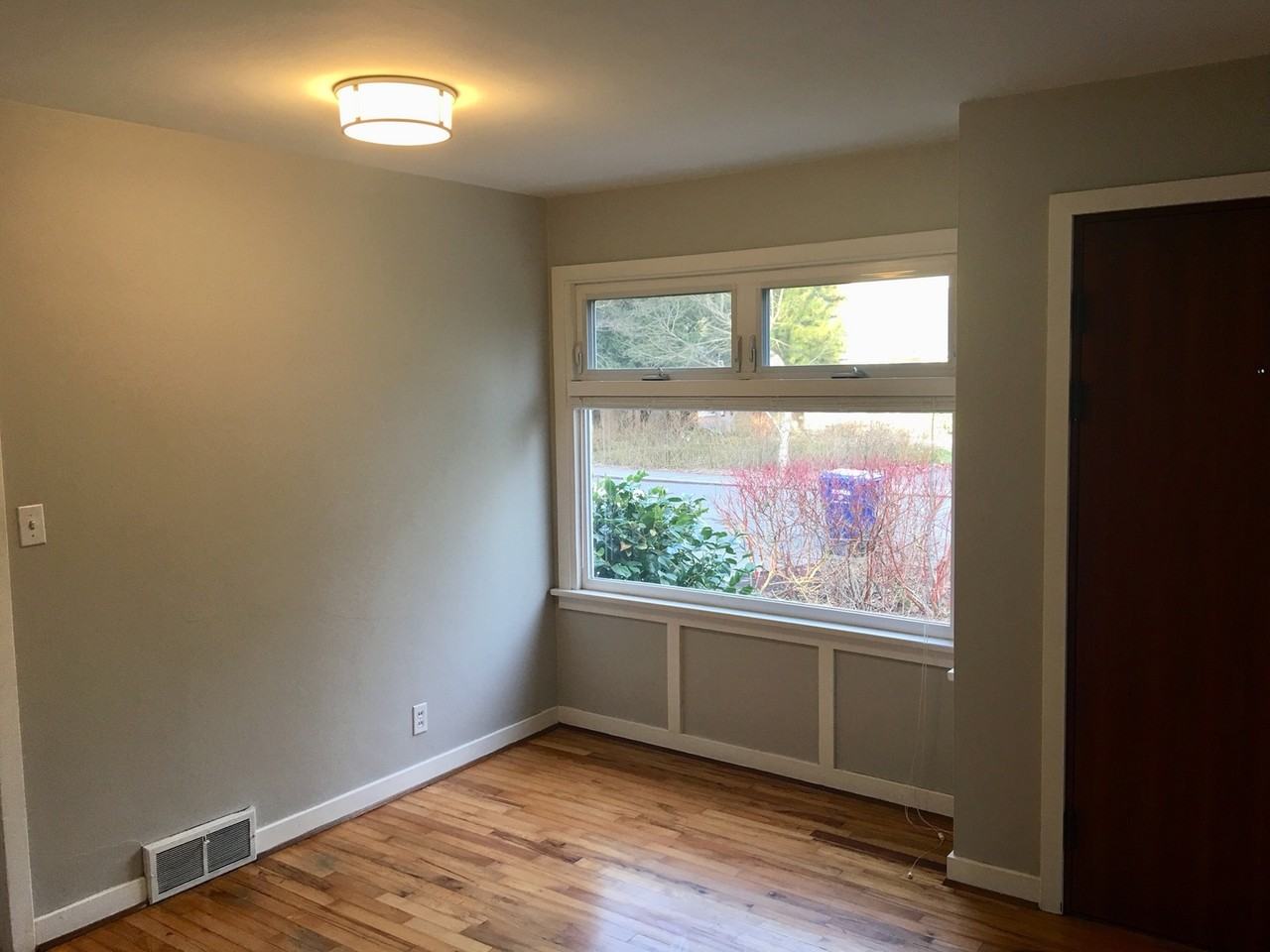 10709 Phinney Ave N - Photo 5 of 18