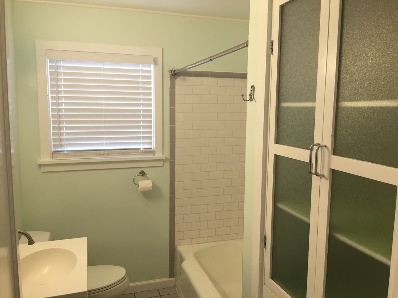 10709 Phinney Ave N - Photo 7 of 18