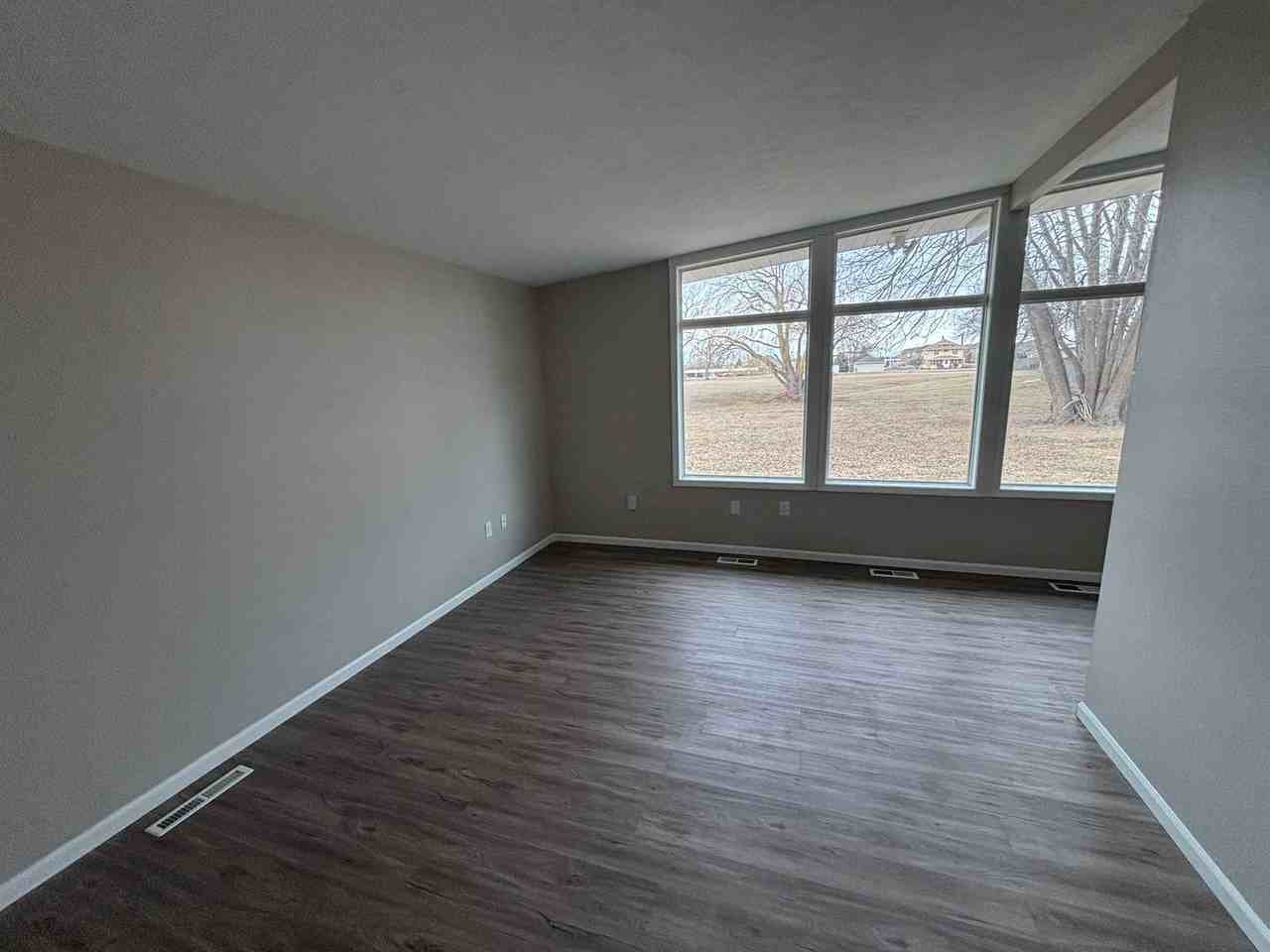 1458 - Photo 2 of 14