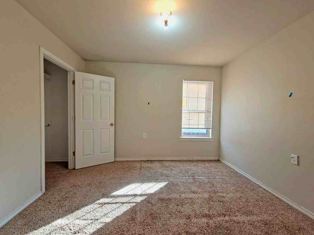 2909 106th St - Photo 6 of 10